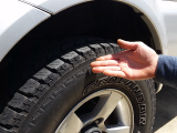 タイヤの溝の残量やヒビやキレが無いかもよく確認しましょう。